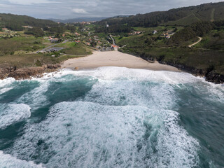 Playa de Galicia con un oleaje muy intenso a vista de drone