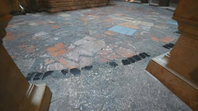 Tilt Up Shot Of Edicule In Church Of The Holy Sepulcher, Interior Of Historic Church - Jerusalem,