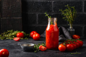 Traditional Italian tomato marinara sauce