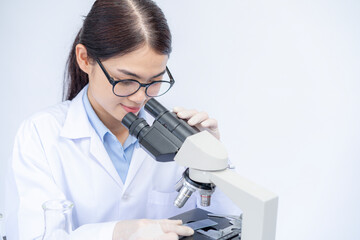 A female scientist is working with a microscope