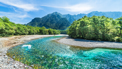 夏の上高地　梓川と六百山【長野県・松本市】　
 Beautiful scenery of Kamikōchi with fresh greenery - Nagano, Japan	