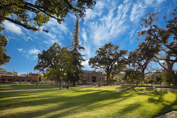 Obraz premium Visiting downtown Paso Robles, California, on a summer day.
