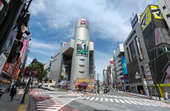 SHIBUYA109と道玄坂下交差点（東京都渋谷区道玄坂２丁目２９、2024年撮影）