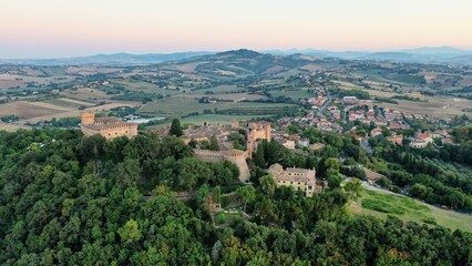gradara, marche, italia, borgo, vino, natura