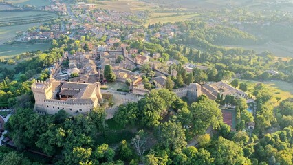 gradara, marche, italia, borgo, vino, natura
