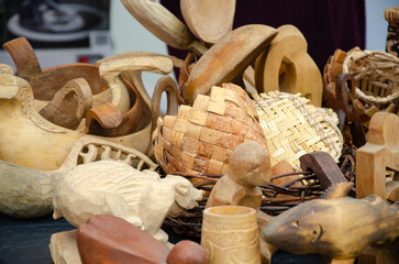 Designer figurines and objects made of wood and birch bark