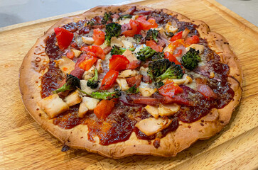 Chicken Bbq Cauliflower pizza crust 