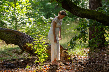 Hochzeits-Fotoshooting in der sommerlichen Natur