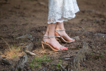 Hochzeits-Fotoshooting in der sommerlichen Natur