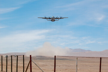 Avi&oacute;n despega desde el desierto de Atacama
