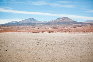 Cerros del altiplano en el desierto de Atacama