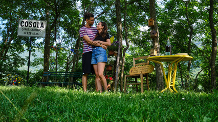 Foto scattata a Cosola, nella famosa Val Borbera, a due ragazzi che sorridono.