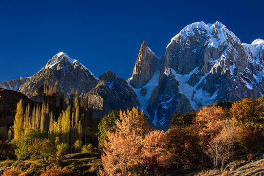  Ladyfinger Peak or Bublimating   is a distinctive rock spire in the Batura Muztagh, the westernmost subrange of the Karakoram range in Pakistan. 