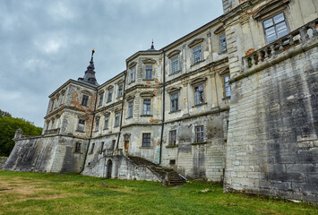 Fototapeta premium Pidhirtsi Castle, a true architectural gem, stands proudly amidst the Ukrainian countryside.