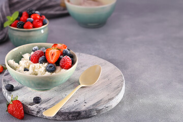 cottage cheese with fresh berries for a healthy breakfast