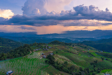 Obraz premium Golden time of sunset at Rice terrace in Baan-Pa-Bong-Piang, Chiangmai,Thailand