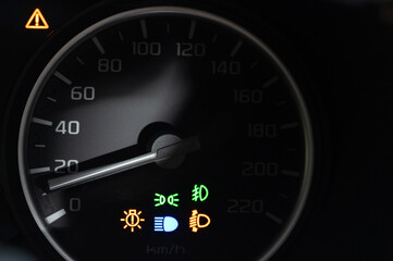 Round car speedometr with error signs