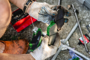 Comparison of old and new brake pads when repairing a car © iloli