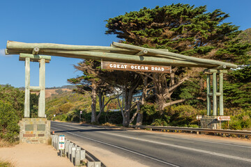 Exposure of the Memorial Arch on the Great Ocean Road, famous for it’s undeniable coastal beauty. Historical landmark in Eastern View, Victoria, Australia.