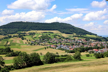 Obraz premium Der Schönberg bei Freiburg und das Hexental im Sommer