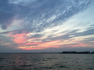 Naklejka premium sunset over the ocean