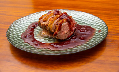 pieczona pierś z kaczki, roast duck breast © Studio RMW