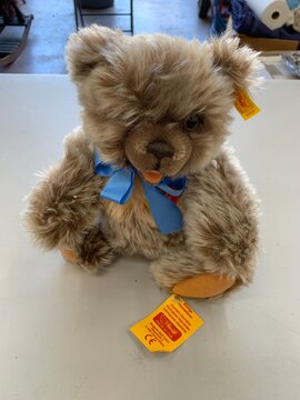Seattle, WA, USA
April 2, 2026
Steiff stuffed animal