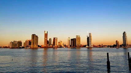 Fototapeta premium New York City buildings at sunset