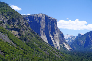 Obraz premium aerial view of El Capitan mountain cliff in Yosemite National Park