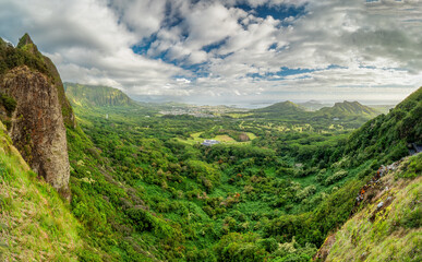 Sightseeing lockout at the Oahu island which is at the  Nuuanu Pali State Wayside