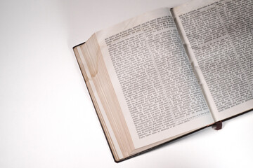 Obraz premium open old book with pages