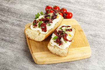 Bruschetta with strachatella and dry tomato