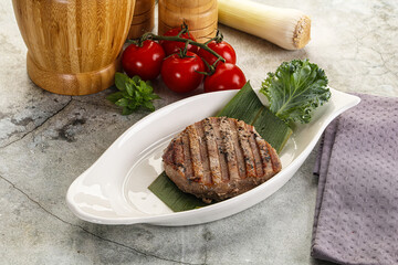 Grilled tuna medallion in the plate