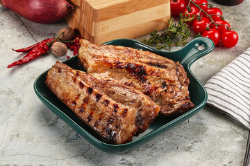 Grilled pork ribs with spices