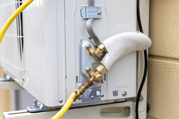 家庭用エアコンの室外機の真空引き