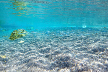 式根島の中の浦海水浴場の美しい海の半水面撮影。

東京都伊豆諸島式根島 - 2021年3月
