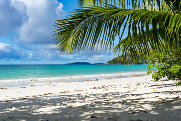 Plages paradisiaques des Seychelles avec une eau turquoise