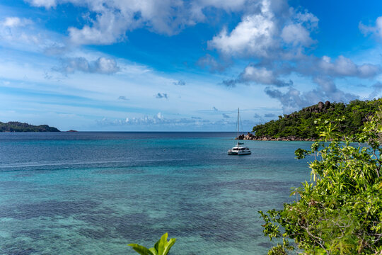 Plages paradisiaques des Seychelles avec une eau claire, transparente et ces rochers de granites