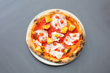 pizza, rossa, patate, al, forno, pezzi, prosciutto, cotto, concentrato, pomodoro, gourmet, salsa, giovane, bambini, cornicione, ruota, bassa, romana, italia, crosta, croccante, contemporanea, nuova, r