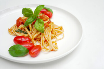 Italian Tomato and Basil Linguine Pasta
