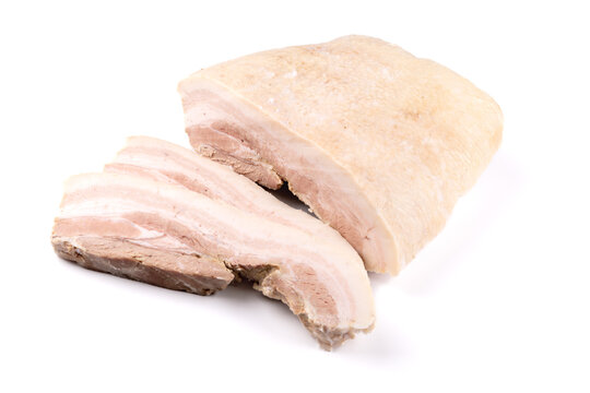 Gekochter Schweinebauch, Wellfleisch - Schweinebauch freigestellt auf wei&szlig;em Grund