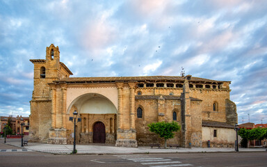 Fototapeta premium Church of San Pedro de Fromista, Palencia, Castilla y Leon, Spain, with Gothic interior and Renaissance facade and morning light