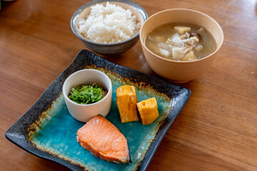 おいしい鮭の朝食