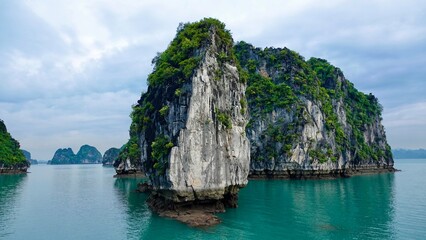 Halong Bucht in Vietnam, 1000 Insel-Bucht © Omm-on-tour