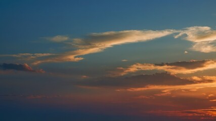 Obraz premium Serene sunset sky with vibrant colors and clouds perfect for conveying tranquility, beauty, and the calm transition from day to dusk