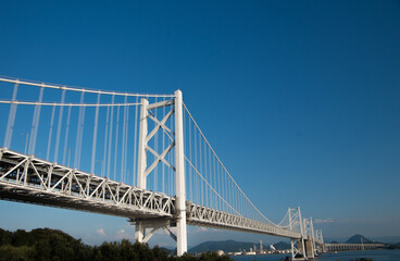 Fototapeta premium 日本の岡山から望む瀬戸大橋
