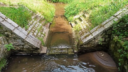 Kaskada w parku.  © WalDec