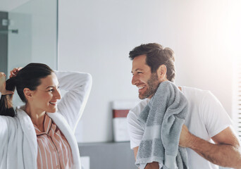 Obraz premium Couple, beauty and happy in bathroom for morning routine with skincare, grooming and haircare in home. People, laughing or getting ready with hygiene preparation, start of day or wellness for wake up