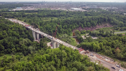 Obraz premium A suspension bridge under construction