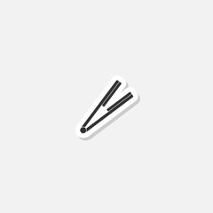 Obraz premium Hair straightener icon sticker isolated on gray background
